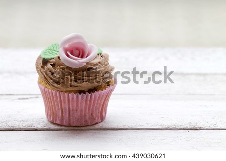 Cupcake shaped flower
