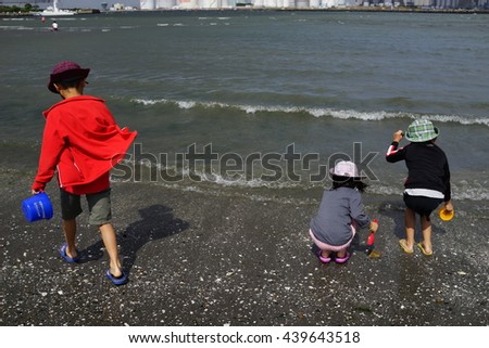digging clams at the beach  Royalty-Free Stock Photo #439643518