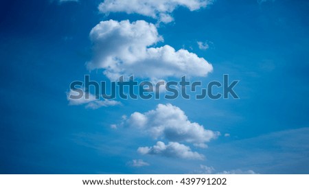 Clouds in line inthe sky