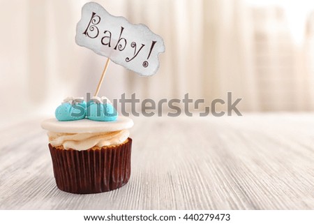 Delicious cupcake with text