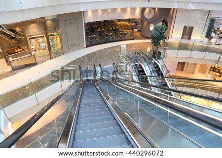 mall elevator