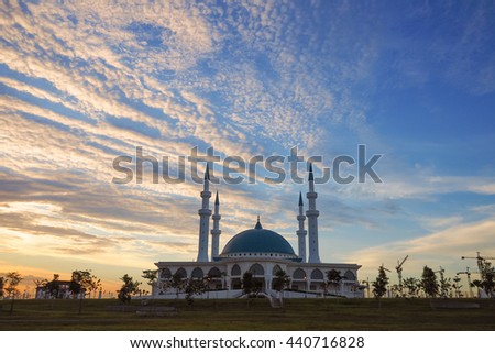 Cloudy sky during sunset at Masjid Dato Onn newly built mosque at Bandar Dato Onn, Johor Bahru. Royalty-Free Stock Photo #440716828