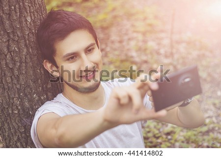a young man is doing the photo on the mobile phone