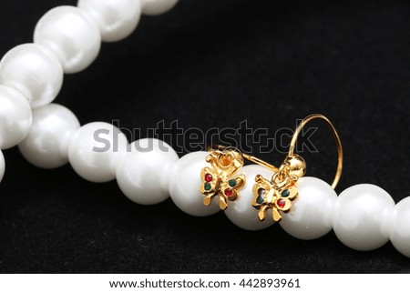 ear-ring with pearl and jewellery