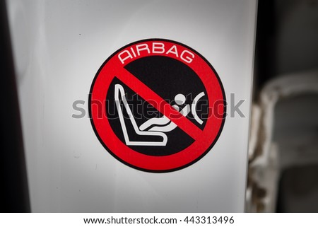 Warning of the dangers of the airbag,Do not  approach children 