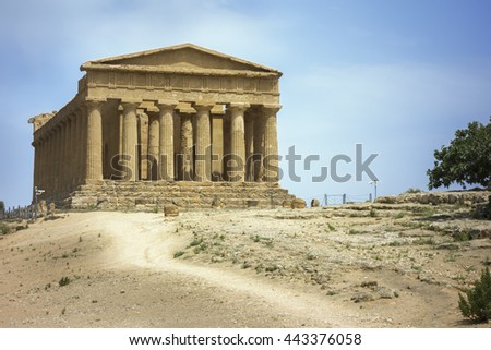 An image of a greek building in Sicily Italy