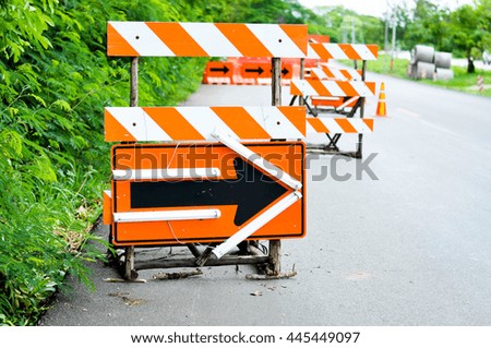 TRAFFIC SIGN AND DEVICES DURING CONSTRUCTION