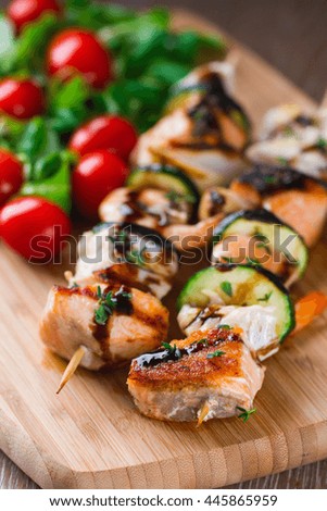 Fish skewers with salad
