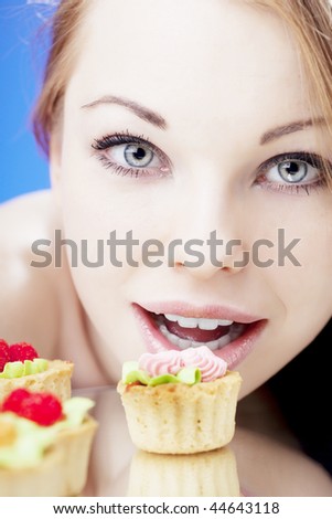 Images of a beautiful girl who eats cakes