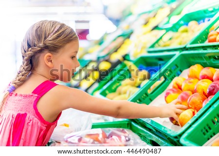 filling the bad plastic bag with fruits