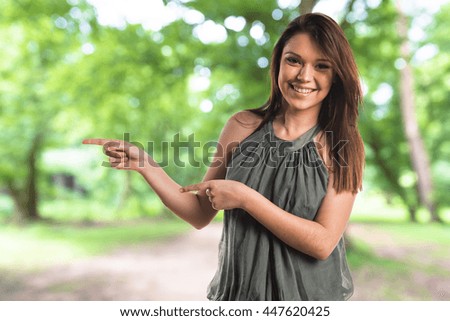 Young girl pointing to the lateral in the park