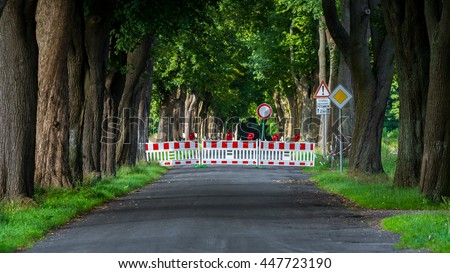 Road closed or roadblock in German language