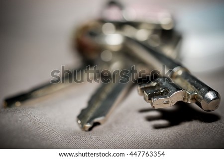 key metal, need to show depth of field and blurry background