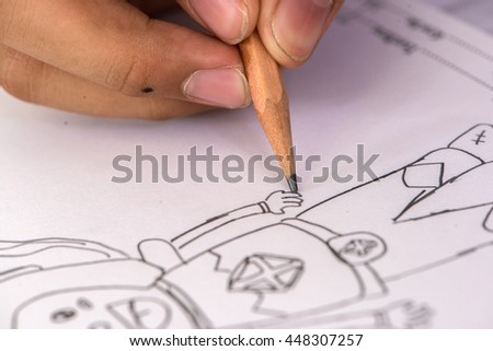 child drawing with pencil.