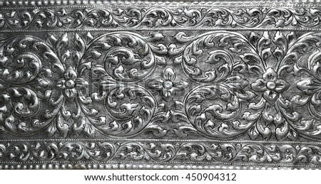 The floral pattern on silver metal plate.