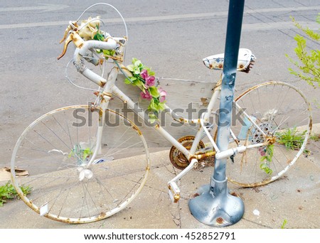 In Memory of / Decorated bicycle, tied to a post, to memory someone that died.