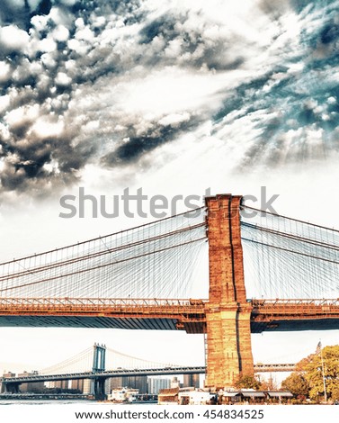 Brooklyn Bridge twilight view, New York City.