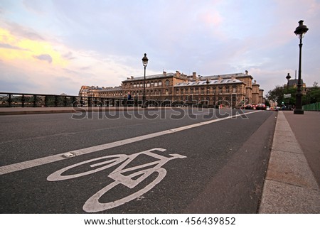 bicycle lane on the roan in Paris, France