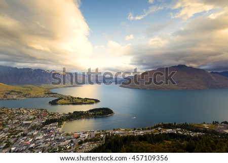 The location of Queenstown is surrounding by beautiful mountain and lakes.