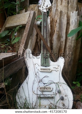 the old white guitar