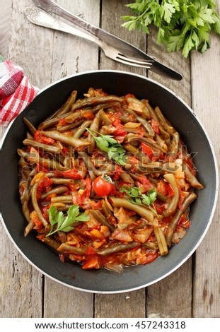 Zeytinyagli green beans with tomatoes and onions in Turkish