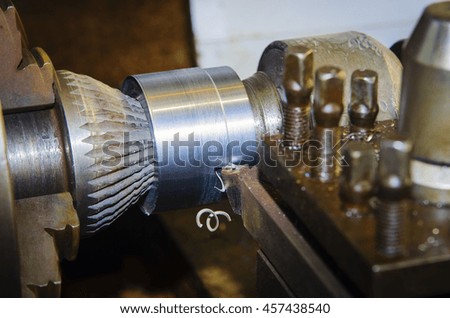 Outer groove parts in the centers of the lathe