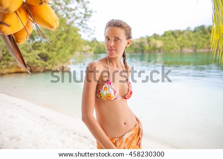 Photo young girl relaxing on beach. Smiling woman spending chill time Outdoor Bali Tropical Island. Summer Season Caribbean Ocean. Horizontal picture. Blurred background