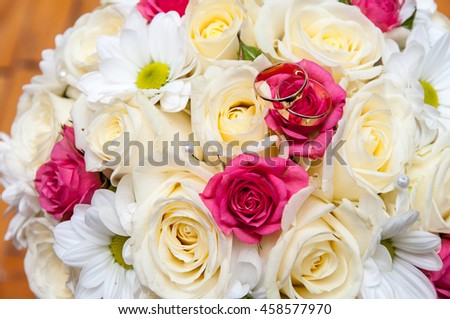 Wedding rings on bouquet