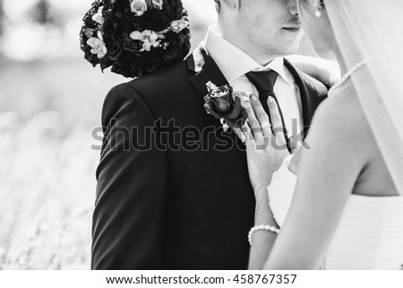 Black and white picture of a bride leaning to the groom