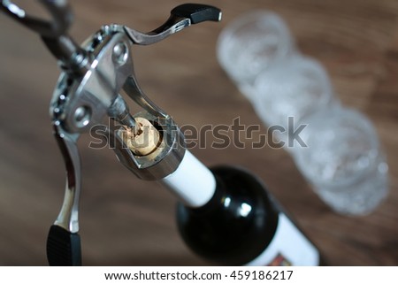 corkscrew bottle glasses