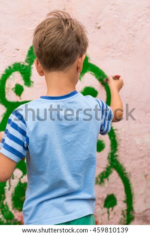 Children drawing on the wall depict the house in the summer outdoors