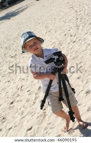 4 years old photographer on beach