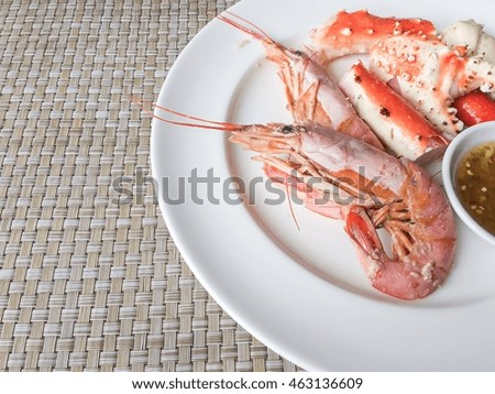 Shrimp with king crab, seafood steamed.