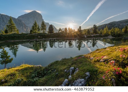 Lake limedes is a small alpine lake in the Dolomites that offers beautiful views in all directions.