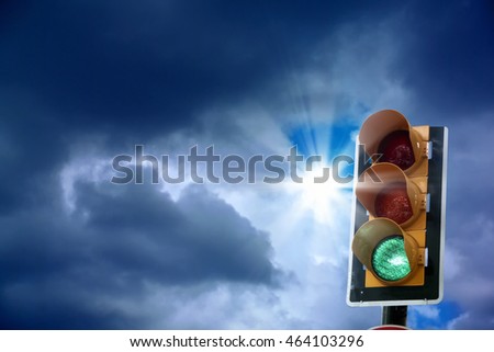an image of green traffic light
