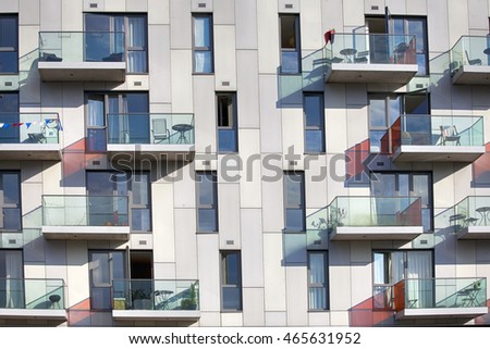 A block of modern apartment building alongside Regent's Canal (London) 
