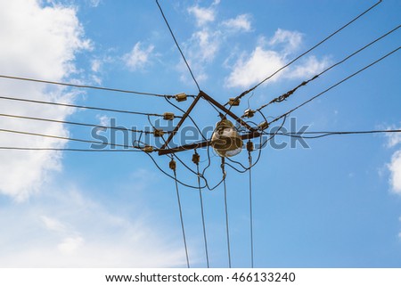Triangular bracing wires (Lviv, Ukraine)