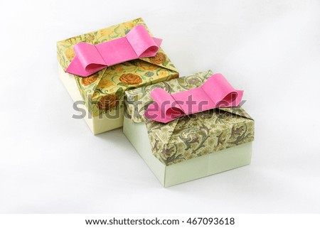 Origami paper candy box with a pink bow
