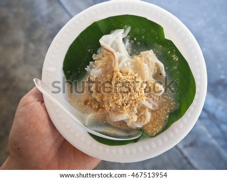 This is a traditional dessert in Thailand, Rayrai or Rangrai. The ingredients include Flour, rice flour, water, sugar, sesame coconut milk and coconut.