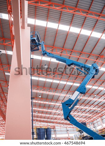 Self propelled scissor lift for maintenance factory
