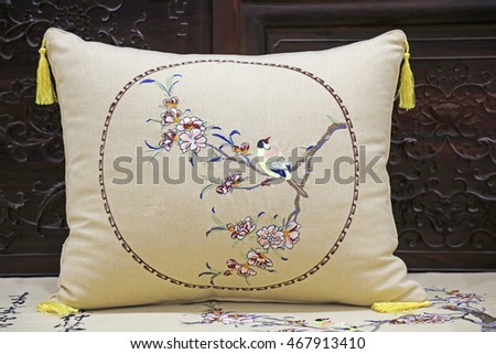 Embroidered pillow 