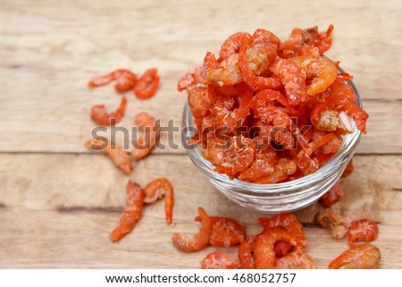 dried shrimp  in  glass  bowl on wooden  background