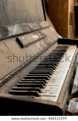 old and very dirty piano in the dust