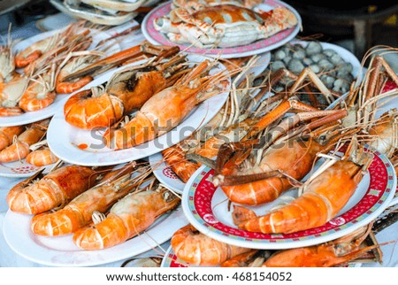 Crab and shrimp steamed sell in the market
