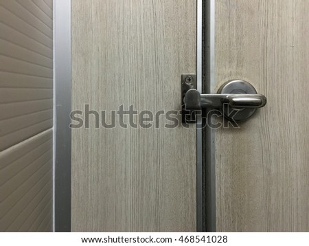 Toilet door close