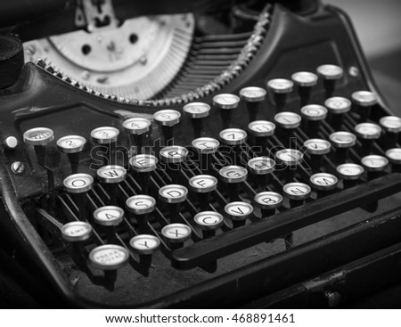 Close up photo of antique old typewriter.
