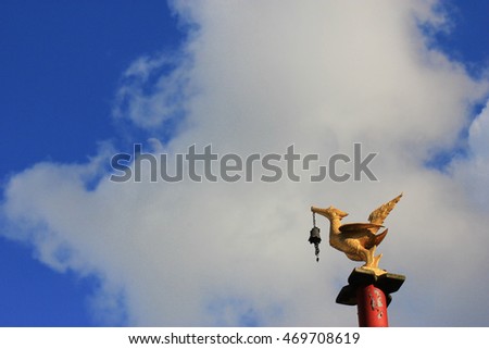 Golden Swan statue