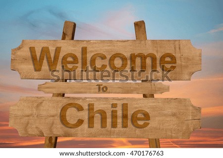 Welcome to Chile sing on wood background