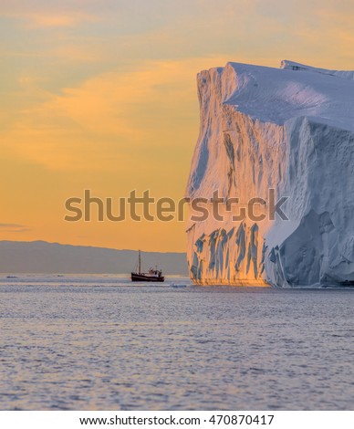 Tourists take pictures of the iceberg. Source of icebergs is by the Jakobshavn glacier. This is a consequence of the phenomenon of global warming and catastrophic thawing of ice, Disko Bay, Greenland.