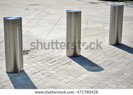 Vehicle access barrier.Perimeter access control for vehicles